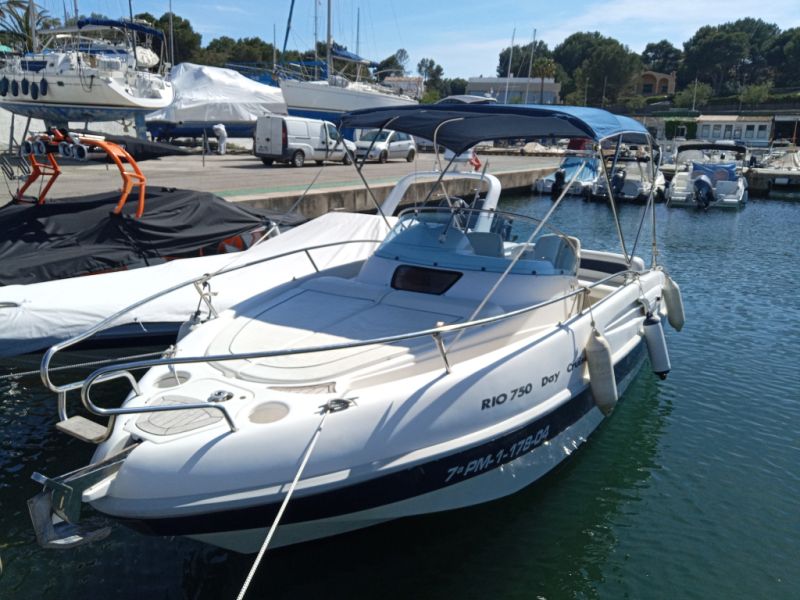Rio 750 Daycruiser 2x 137PS Motorboot mit 2 Schlafplätze