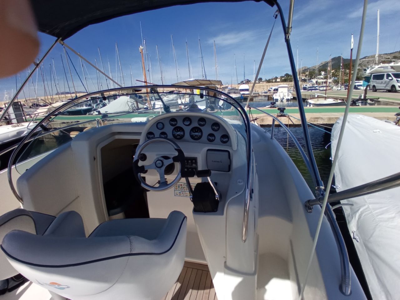 Rio 750 Daycruiser 2x 137PS Motorboot mit 2 Schlafplätze