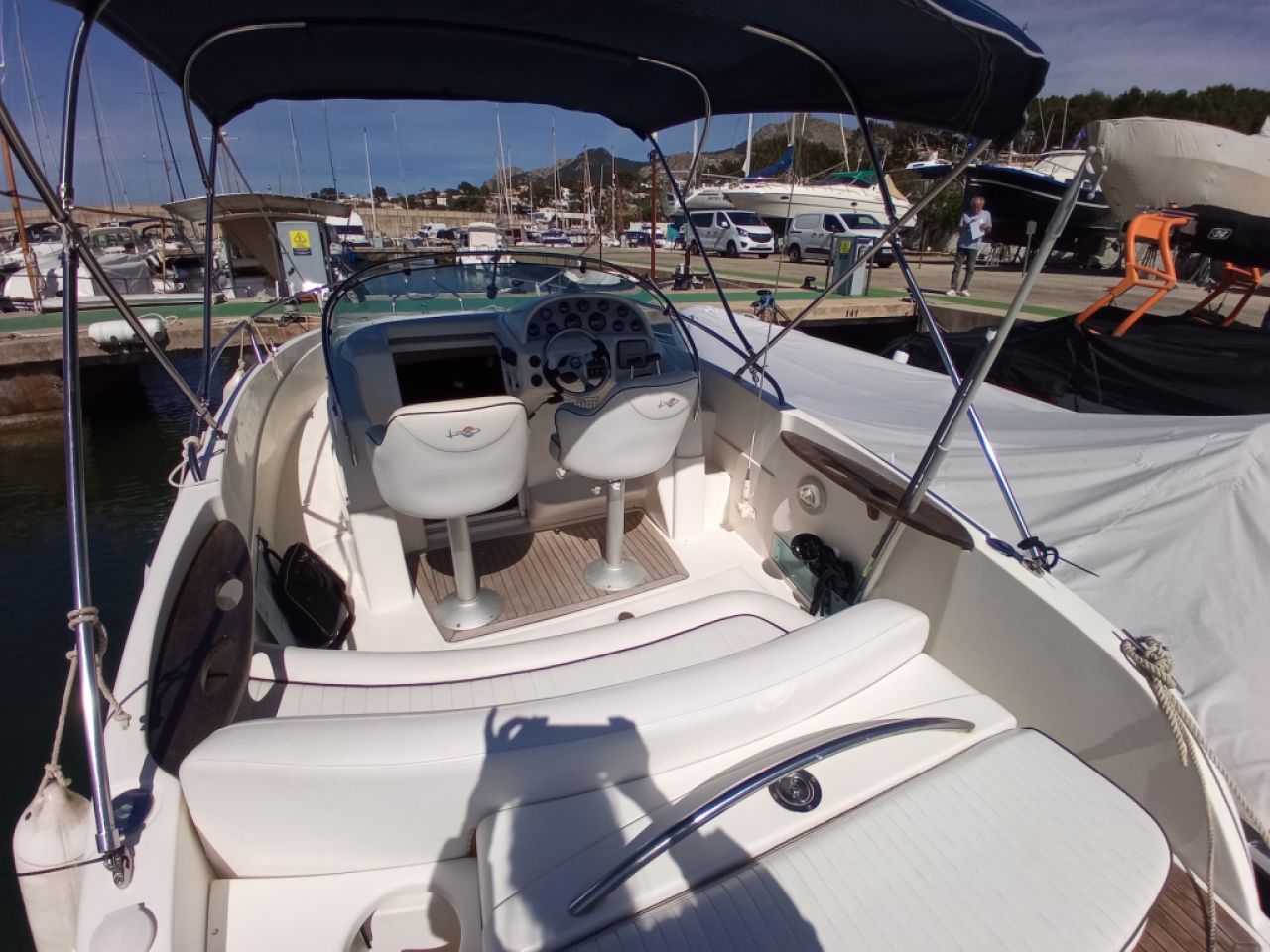 Rio 750 Daycruiser 2x 137PS Motorboot mit 2 Schlafplätze