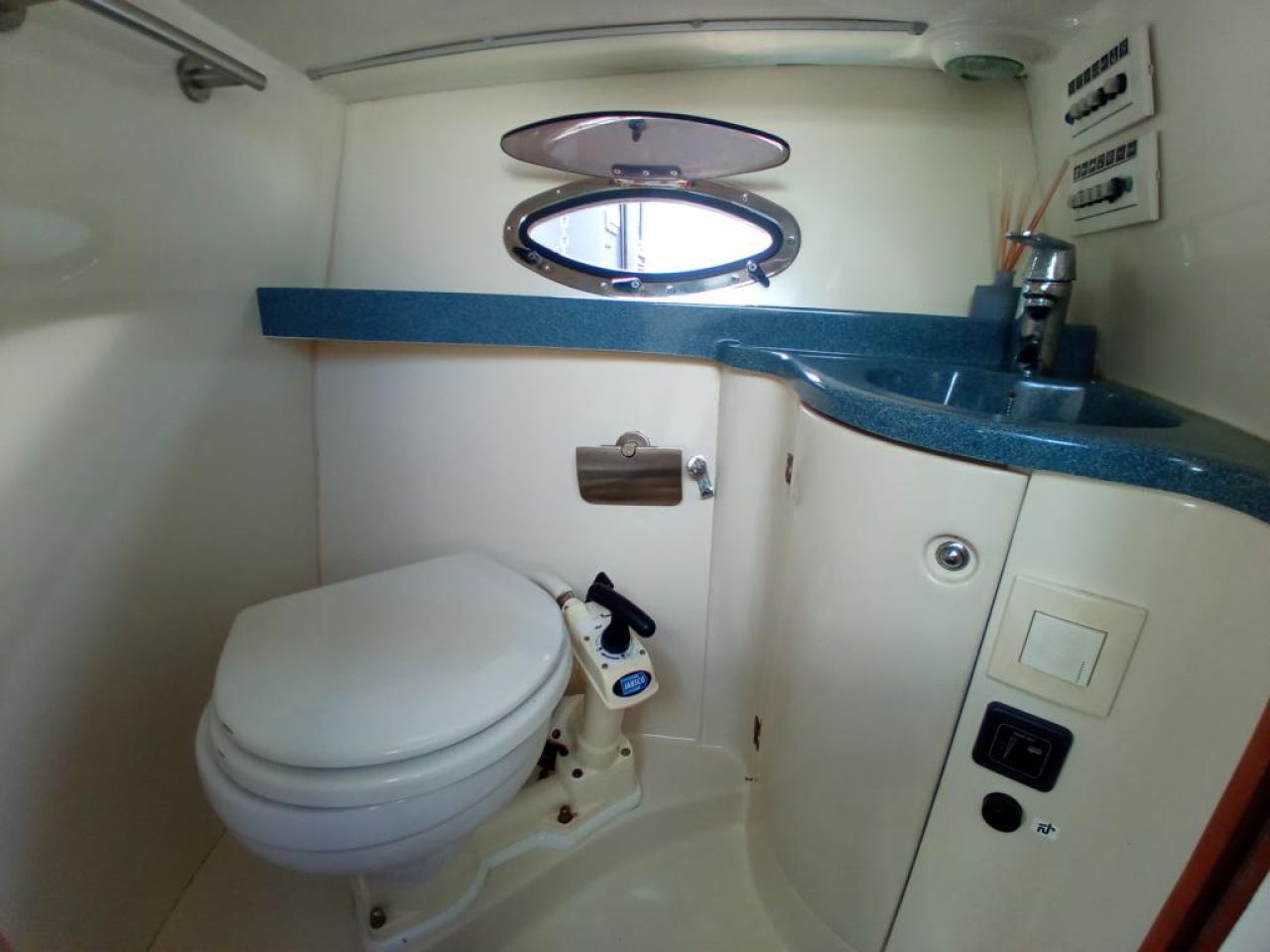 Rio 850 Daycruiser to prepare 2x Volvo D3-160 Diesel