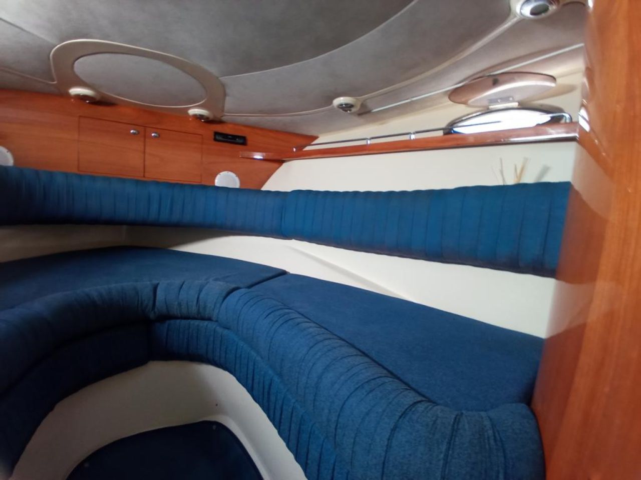 Rio 850 Daycruiser to prepare 2x Volvo D3-160 Diesel