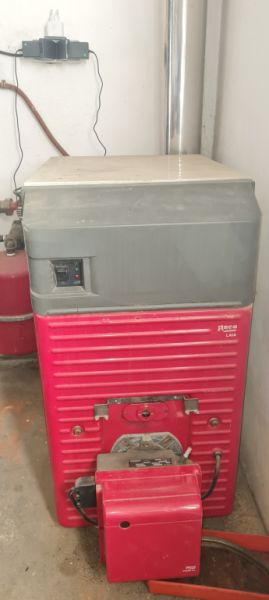 ROCA Ölheizung inkl. 2 Stahltanks und mehr als 1000 Liter Heizöl