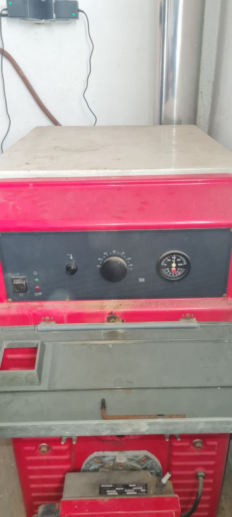 ROCA Ölheizung inkl. 2 Stahltanks und mehr als 1000 Liter Heizöl