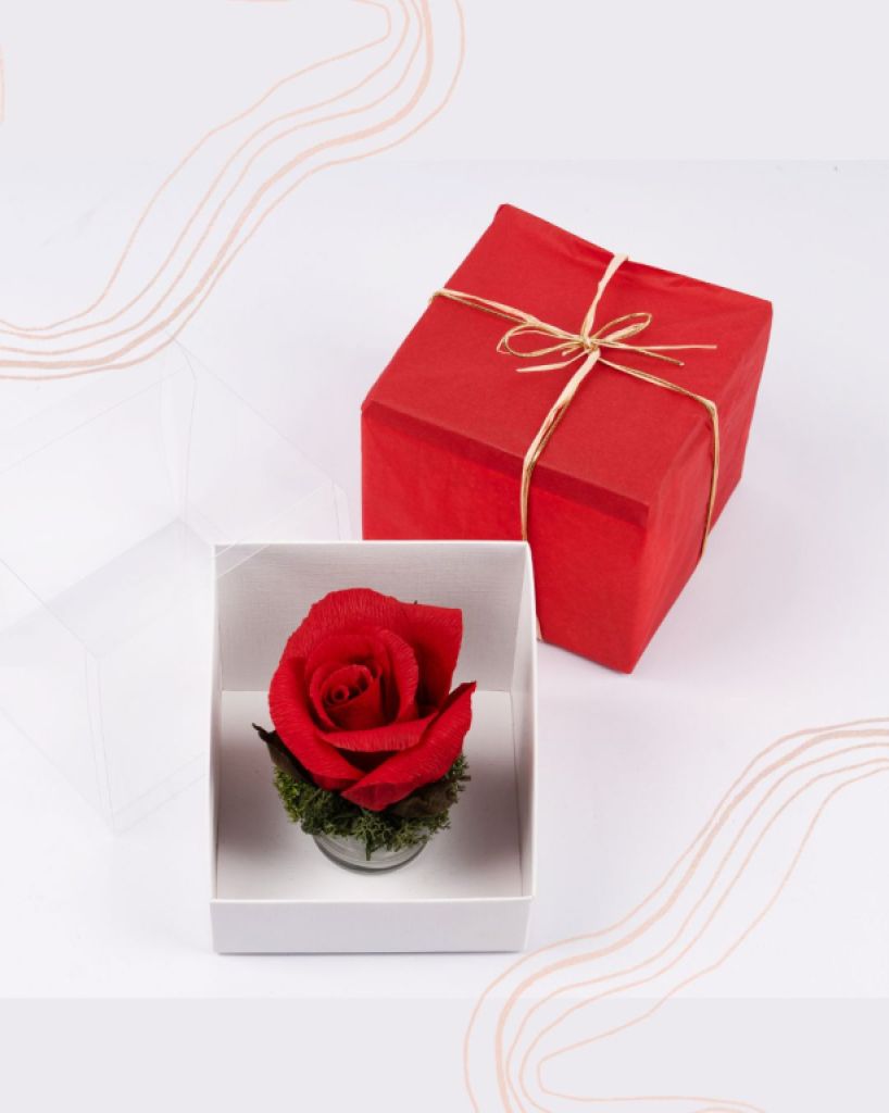 Rosa Krepppapier in Geschenkbox, mehrere Farben