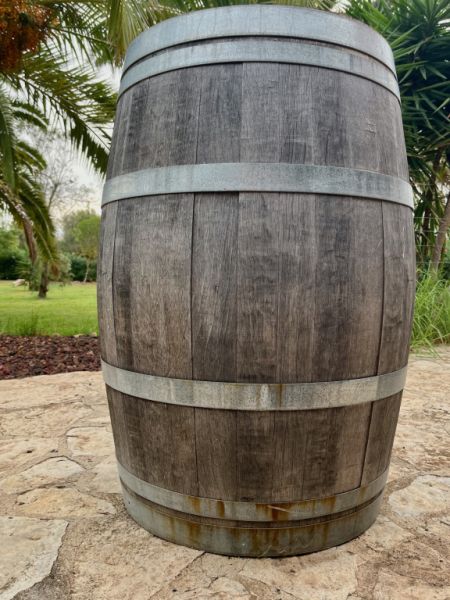Rustikales Holz-Weinfass – dekorativ und vielseitig einsetzbar