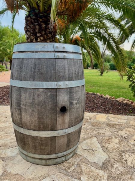 Rustikales Holz-Weinfass – dekorativ und vielseitig einsetzbar