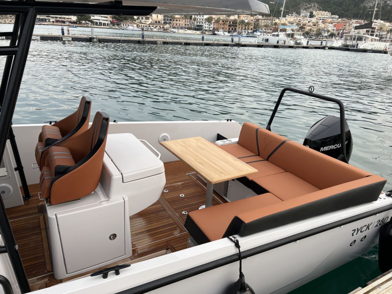 RYCK 280 – Power, Style & Fun on the Sea!