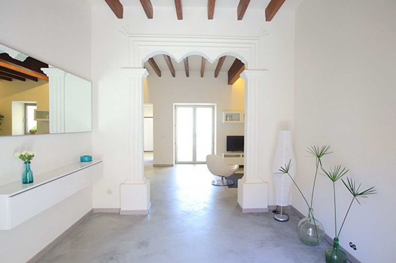 SEASON 25 / 26: Renovated, modern village house with courtyard in San Llorenc -- DH 08 WT