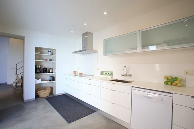 SEASON 25 / 26: Renovated, modern village house with courtyard in San Llorenc -- DH 08 WT