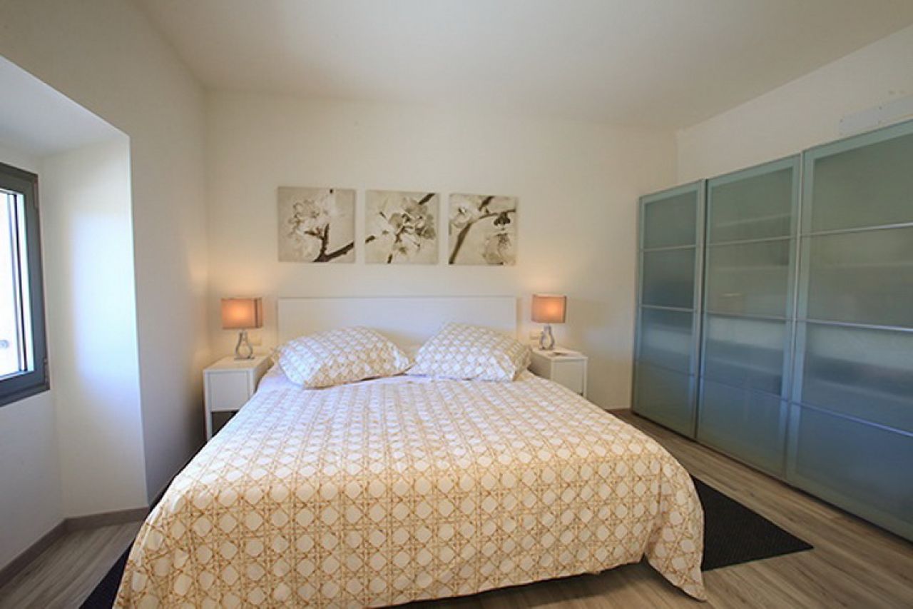 SEASON 25 / 26: Renovated, modern village house with courtyard in San Llorenc -- DH 08 WT