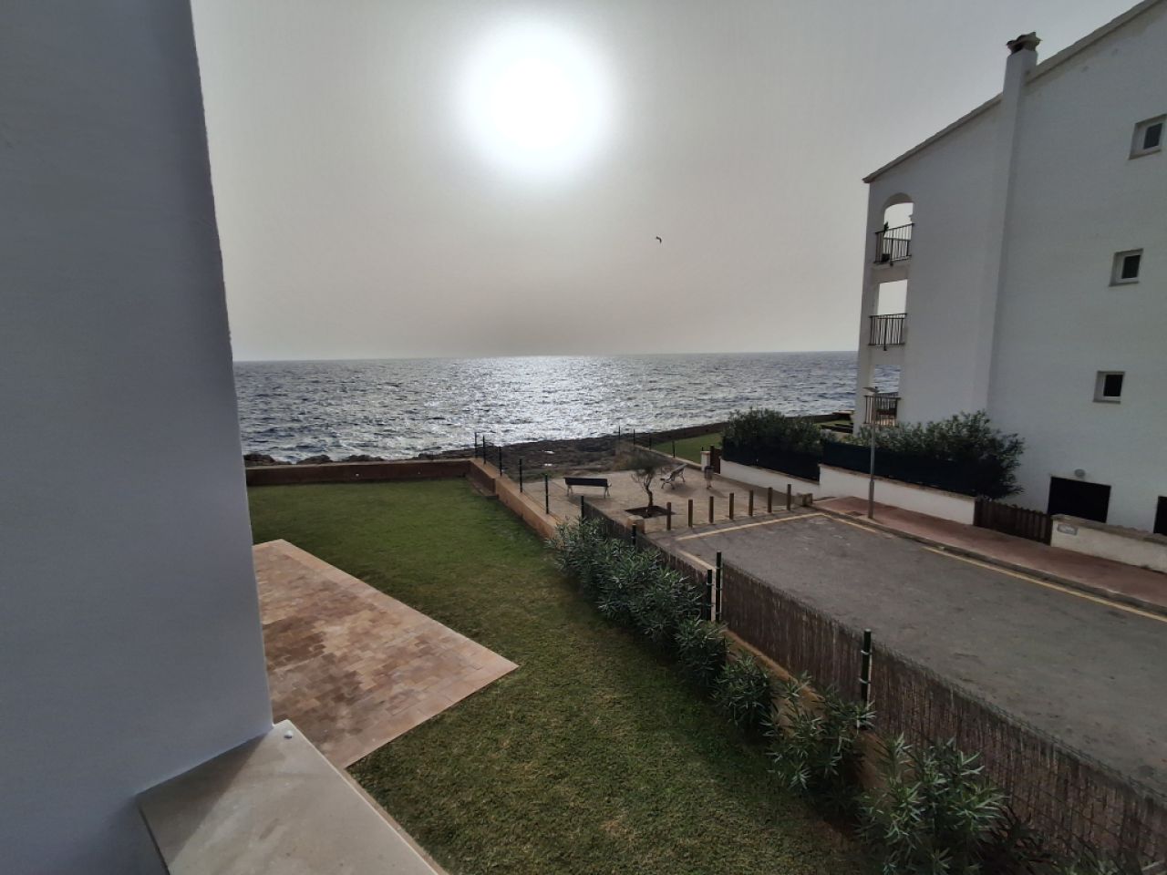 SAISON 26/27: Grosses Apartment mit Gemeinschaftspool in 1. Linie der Küste v Portocolom -- AP 403aT