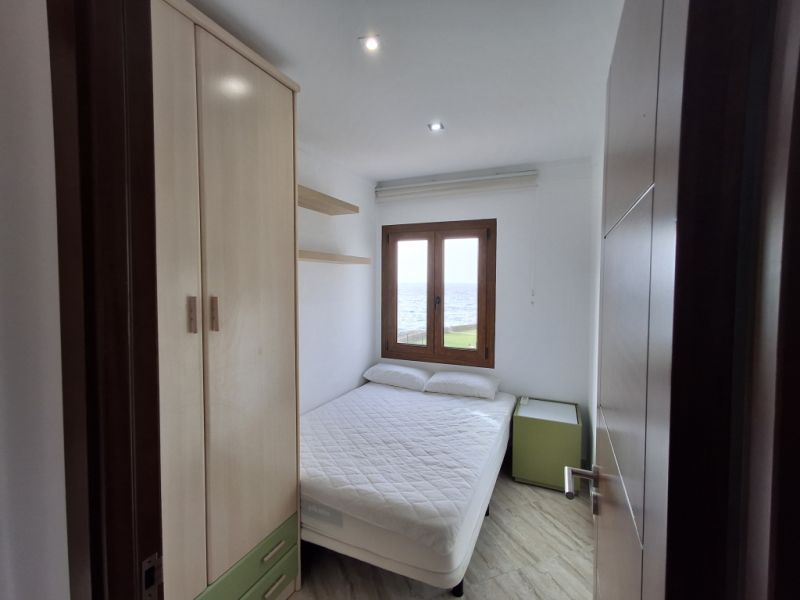 SAISON 26/27: Grosses Apartment mit Gemeinschaftspool in 1. Linie der Küste v Portocolom -- AP 403aT