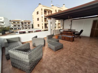 SAISON 26/27: Grosses Apartment mit Gemeinschaftspool in 1. Linie der Küste v Portocolom -- AP 403aT