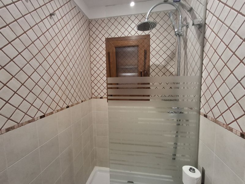 SAISON 26/27: Grosses Apartment mit Gemeinschaftspool in 1. Linie der Küste v Portocolom -- AP 403aT