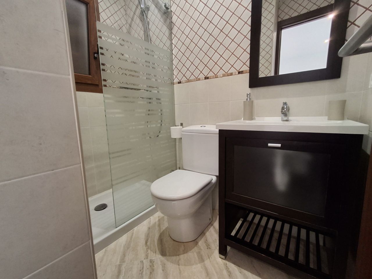 SAISON 26/27: Grosses Apartment mit Gemeinschaftspool in 1. Linie der Küste v Portocolom -- AP 403aT