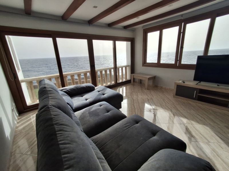 SAISON 26/27: Grosses Apartment mit Gemeinschaftspool in 1. Linie der Küste v Portocolom -- AP 403aT