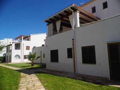 SAISON 26/27: Grosses Apartment mit Gemeinschaftspool in 1. Linie der Küste v Portocolom -- AP 403aT