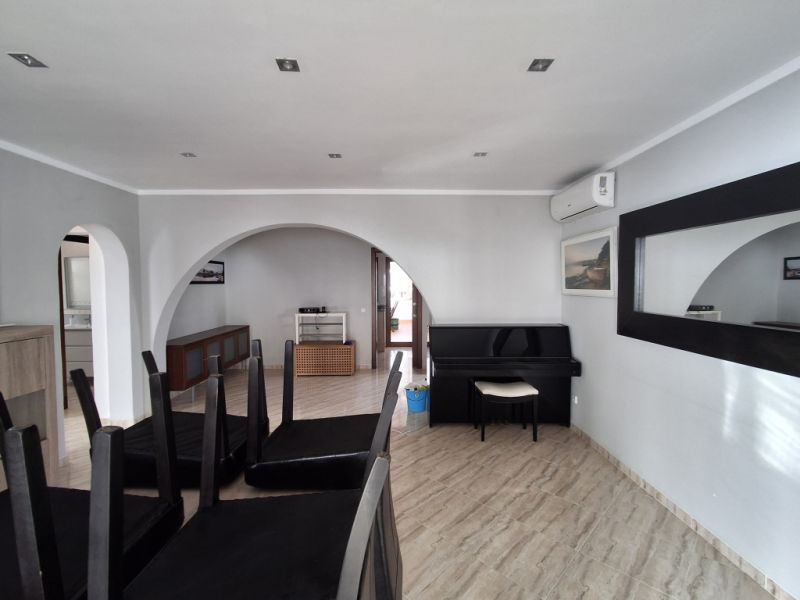 SAISON 26/27: Grosses Apartment mit Gemeinschaftspool in 1. Linie der Küste v Portocolom -- AP 403aT