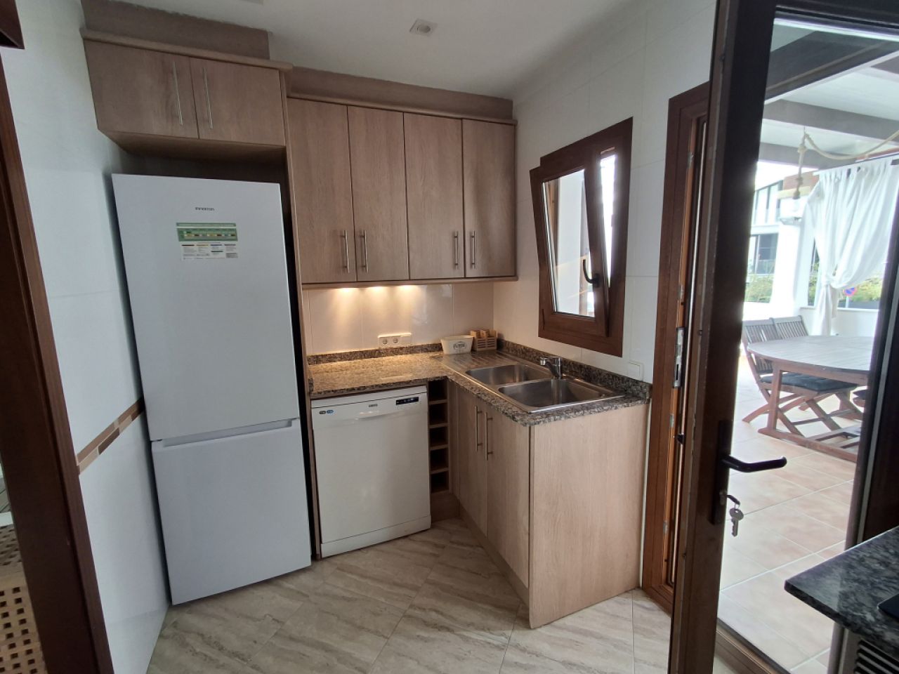 SAISON 26/27: Grosses Apartment mit Gemeinschaftspool in 1. Linie der Küste v Portocolom -- AP 403aT