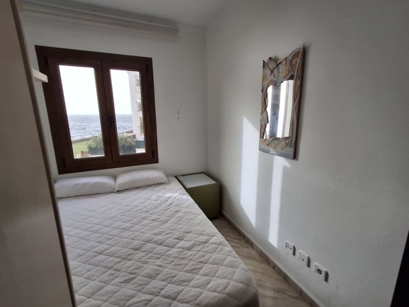 SAISON 26/27: Grosses Apartment mit Gemeinschaftspool in 1. Linie der Küste v Portocolom -- AP 403aT