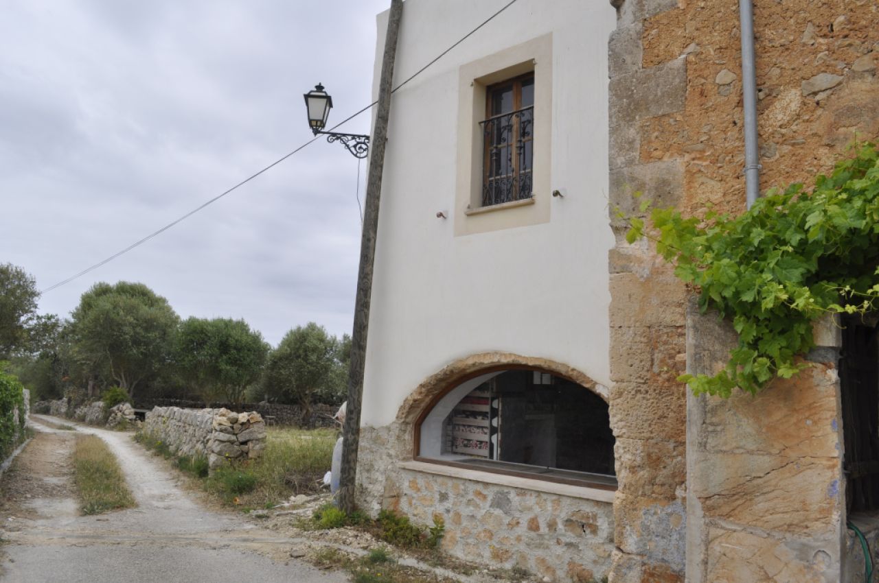 Season: Exceptional finca on 2 floors with oil central heating and mountain view near Cas Concos-- F 165 T