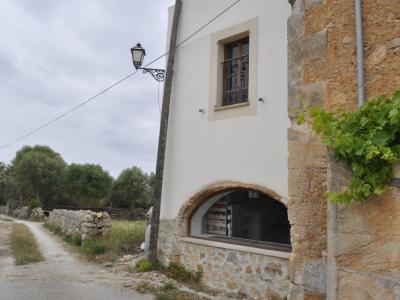 Season: Exceptional finca on 2 floors with oil central heating and mountain view near Cas Concos-- F 165 T