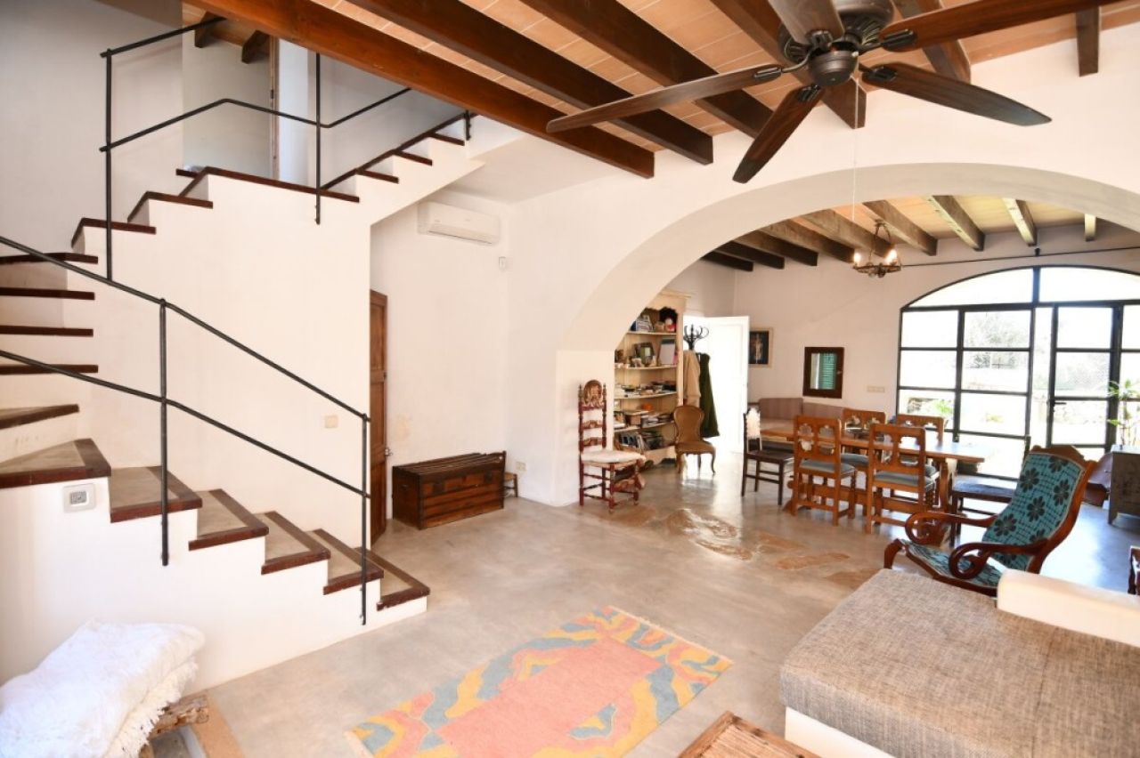 Season: Exceptional finca on 2 floors with oil central heating and mountain view near Cas Concos-- F 165 T