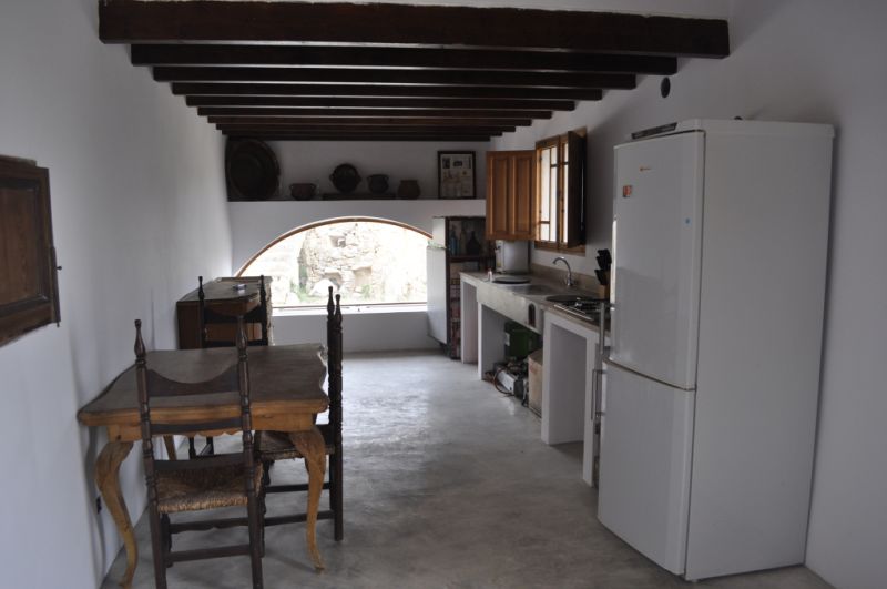 Season: Exceptional finca on 2 floors with oil central heating and mountain view near Cas Concos-- F 165 T
