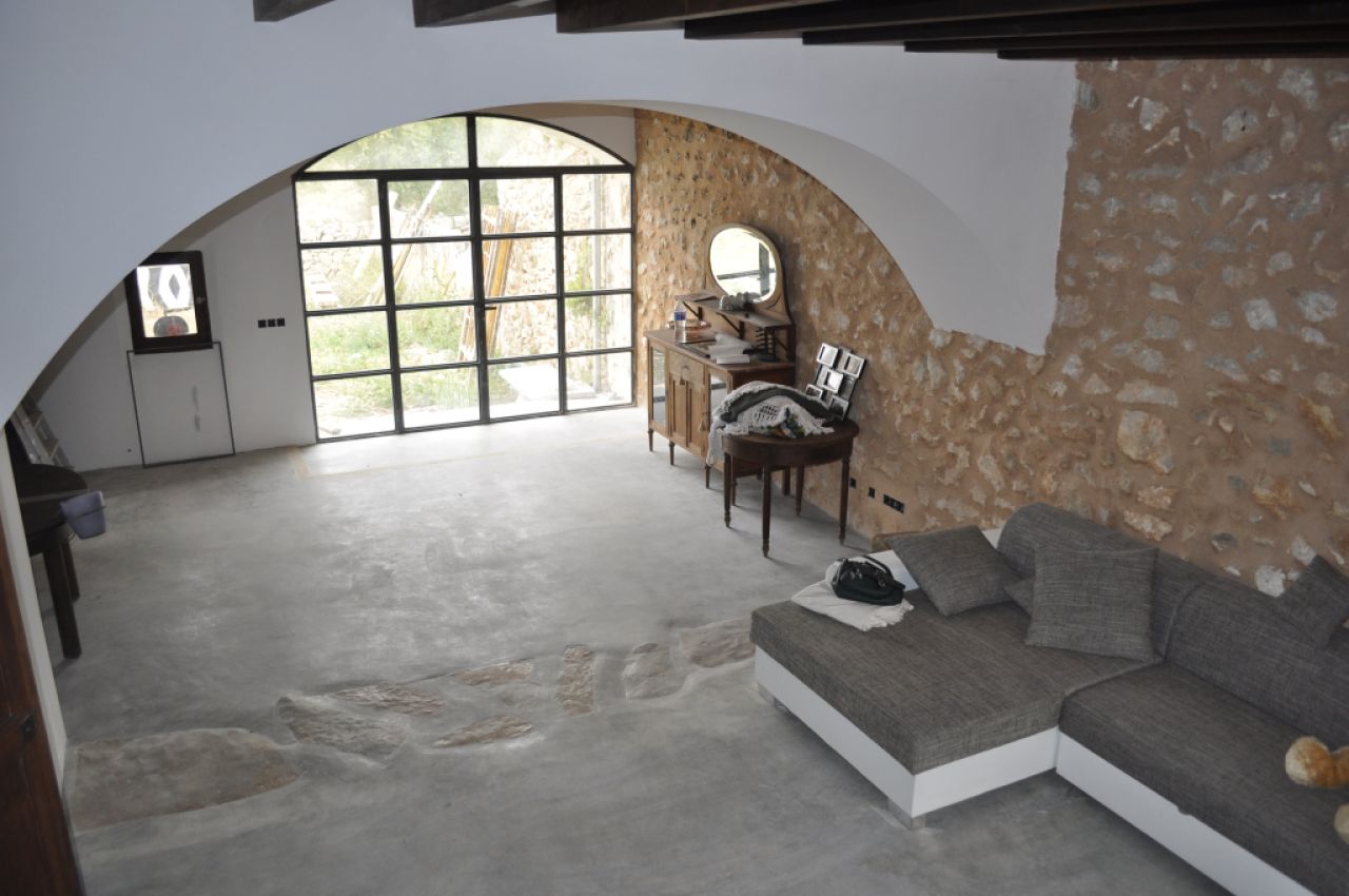 Season: Exceptional finca on 2 floors with oil central heating and mountain view near Cas Concos-- F 165 T