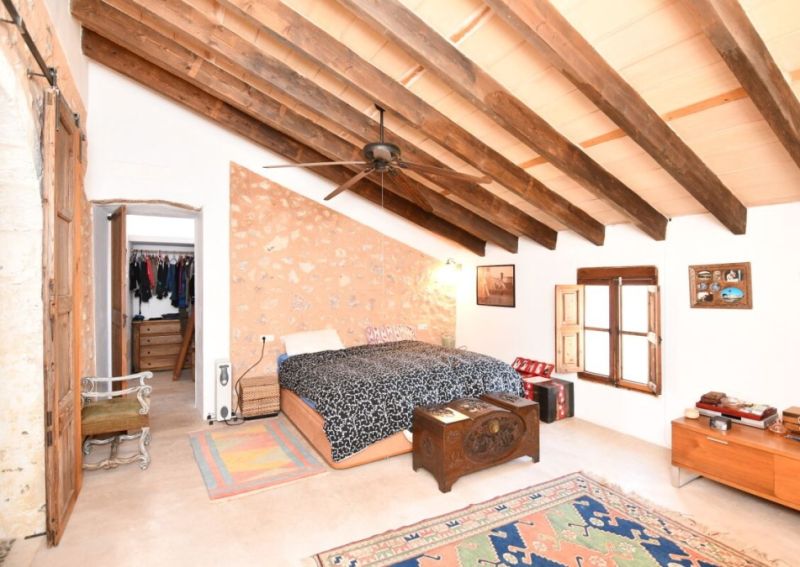 Season: Exceptional finca on 2 floors with oil central heating and mountain view near Cas Concos-- F 165 T