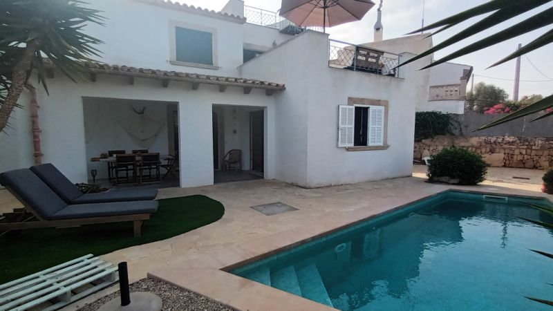 Saison: Chalet mit Fussbodenheizung, Garten und Pool in Cala LLombards -- CH 07 T