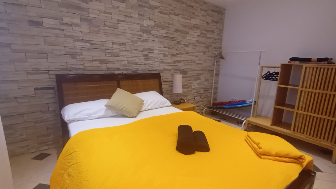 Saison: Chalet mit Fussbodenheizung, Garten und Pool in Cala LLombards -- CH 07 T