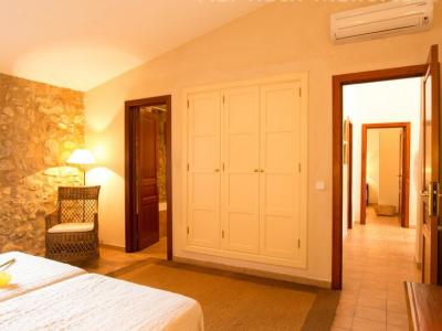 Saison: Ebenerdige Casita von 3 SZ und Gemeinschaftspool auf dem Land bei Manacor -- F 266 B