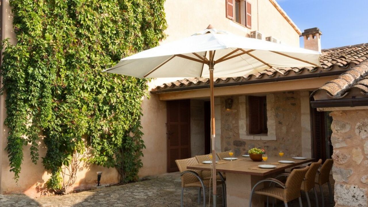 SAISON: Ebenerdige Finca mit Heizung und Gemeinschaftspool bei Manacor -- F 266 B