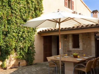 SAISON: Ebenerdige Finca mit Heizung und Gemeinschaftspool bei Manacor -- F 266 B