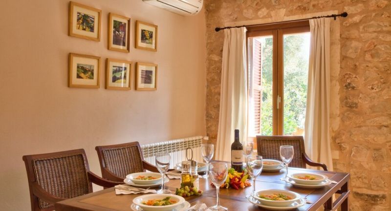 SAISON: Ebenerdige Finca mit Heizung und Gemeinschaftspool bei Manacor -- F 266 B