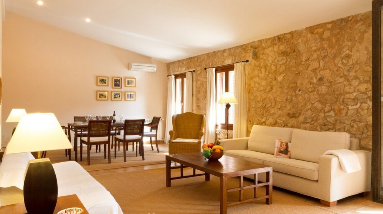 SAISON: Ebenerdige Finca mit Heizung und Gemeinschaftspool bei Manacor -- F 266 B