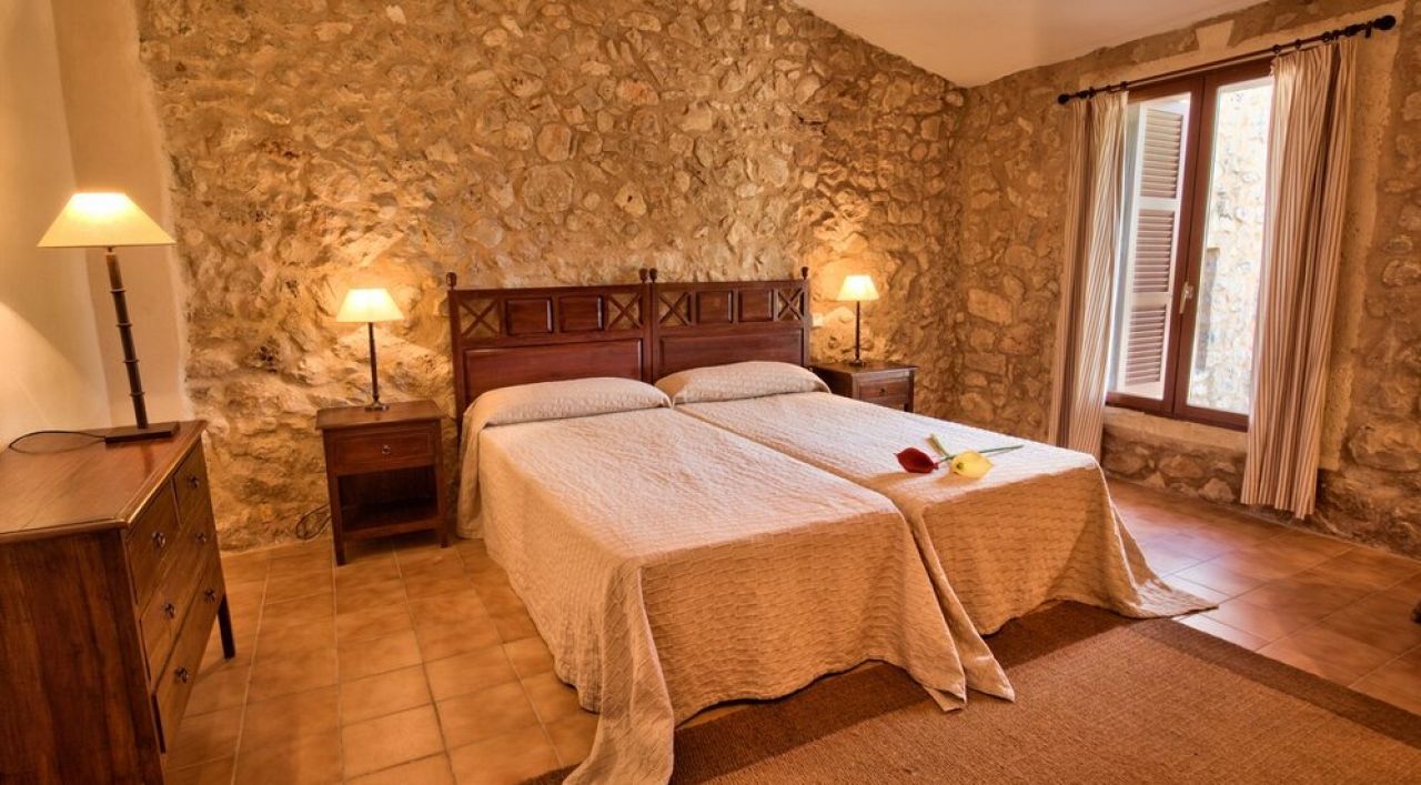 SAISON: Ebenerdige Finca mit Heizung und Gemeinschaftspool bei Manacor -- F 266 B