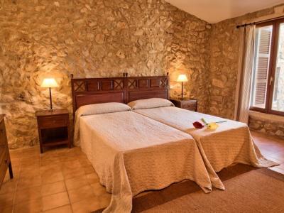 SAISON: Ebenerdige Finca mit Heizung und Gemeinschaftspool bei Manacor -- F 266 B