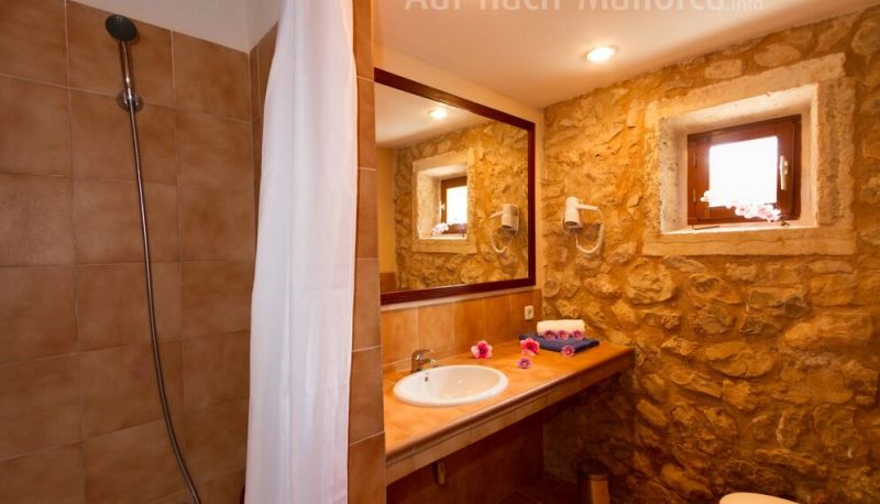 SAISON: Ebenerdige Finca mit Heizung und Gemeinschaftspool bei Manacor -- F 266 B