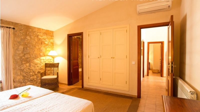 SAISON: Ebenerdige Finca mit Heizung und Gemeinschaftspool bei Manacor -- F 266 B