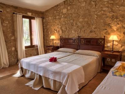 SAISON: Ebenerdige Finca mit Heizung und Gemeinschaftspool bei Manacor -- F 266 B