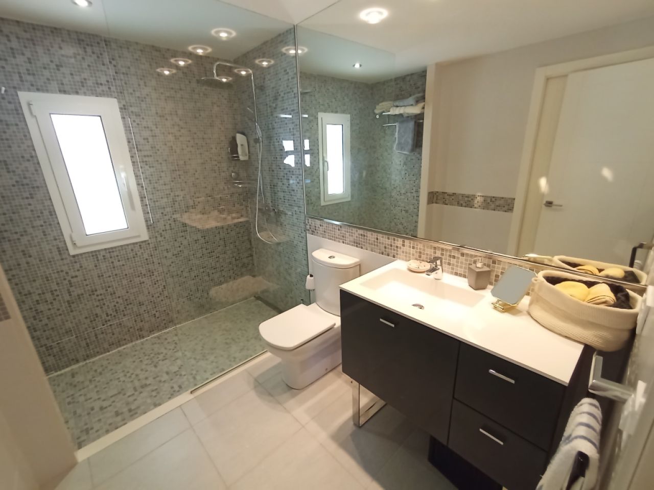 SAISON: Ebenerdiges Chalet mit Fussbodenheizung an der Küste von Sa Rapita --- CH 19 T