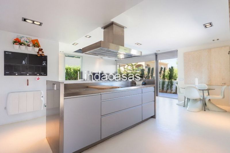 SAISON: Exklusives 2 Etagenchalet mit Pool in ruhiger Lage von Sa Rapita -- CH 77 T