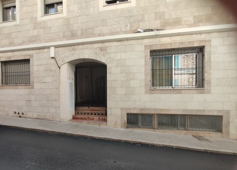 SAISON: Moderne 2 Etagenparterrewohnung ohne Terrasse  im Zentrum von Felanitx -- AP 26 T