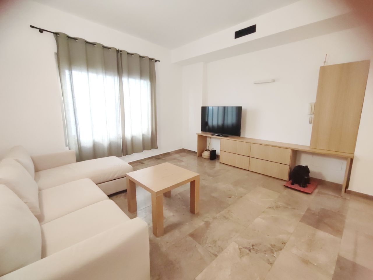 SAISON: Moderne 2 Etagenparterrewohnung ohne Terrasse  im Zentrum von Felanitx -- AP 26 T