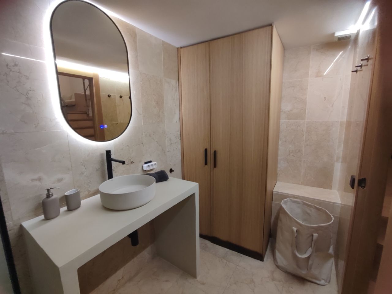 SAISON: Moderne 2 Etagenparterrewohnung ohne Terrasse  im Zentrum von Felanitx -- AP 26 T