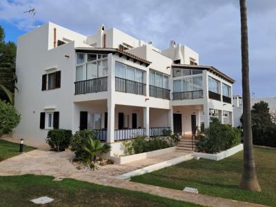 SAISON: Modernes Apartment mit Winterterrasse und Meerblick in Cala Dor -- AP 132 T
