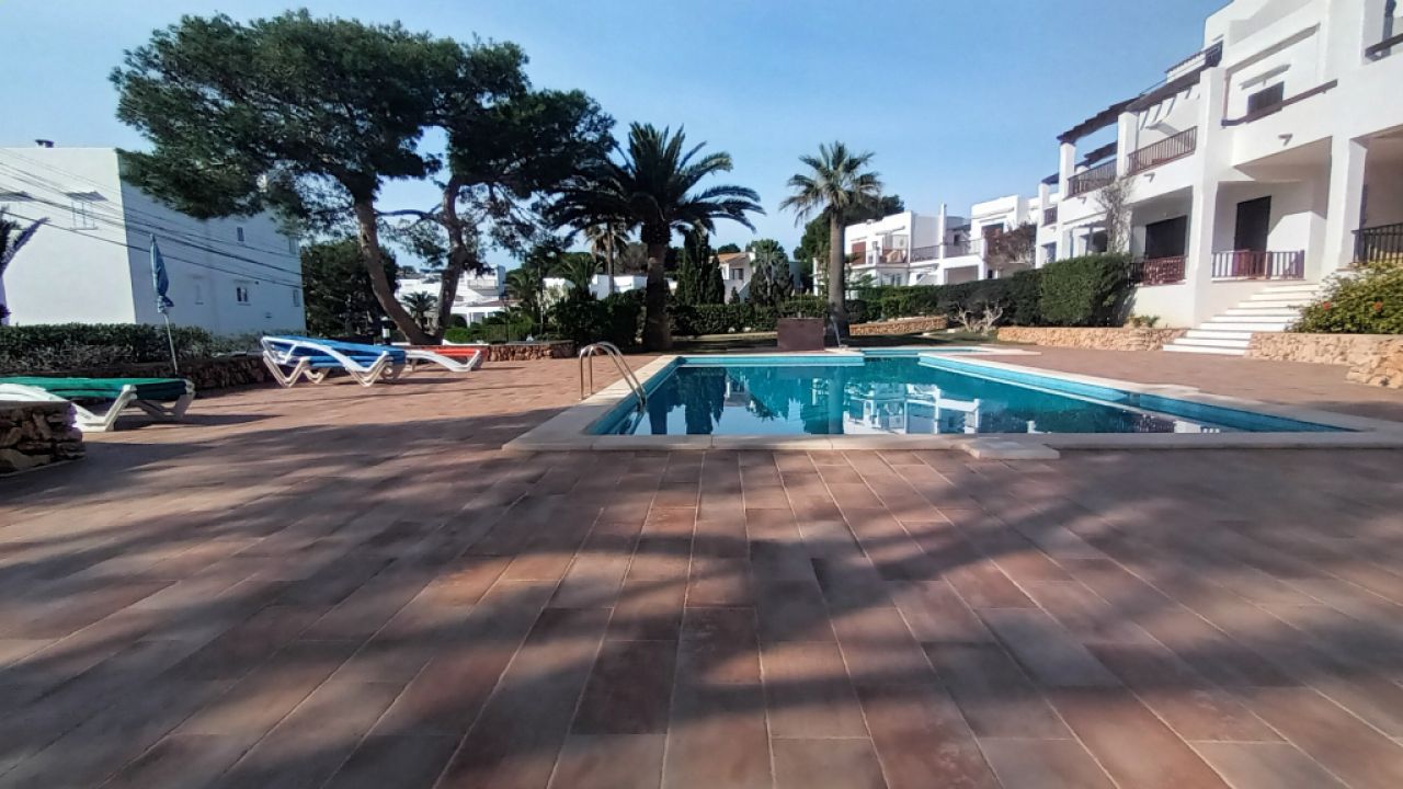 SAISON: Modernes Apartment mit Winterterrasse und Meerblick in Cala Dor -- AP 132 T