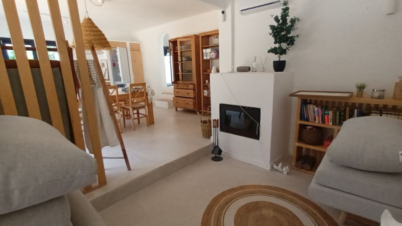 Temporada: Moderno chalet en planta baja en una zona boscosa cerca de la cala Cala LLombards --CH 12 T